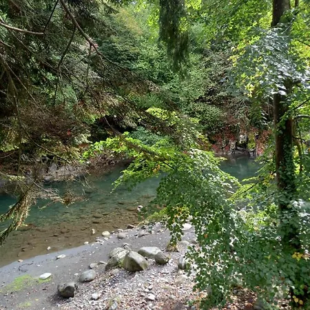 2 A 4 Personnes Le Pyreneen A Carrefour Des Activites De Montagne Hotell *