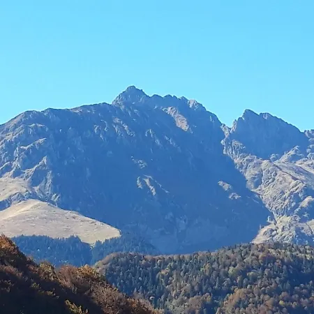 Hotell 2 A 4 Personnes Le Pyreneen A Carrefour Des Activites De Montagne Arreau
